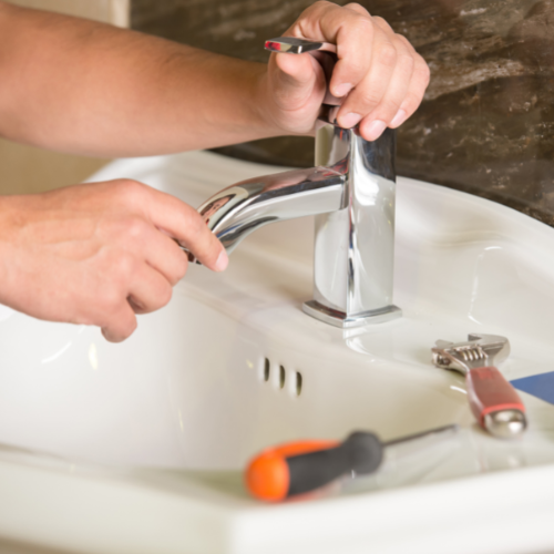 milwaukee plumbing contractor fixing sink